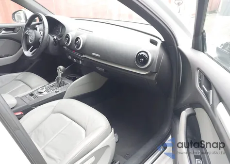 2018 Audi A3 2.0T Premium/2.0T Tech Premium z USA, uszkodzony, nr VIN WAUAUGFF8J1003735